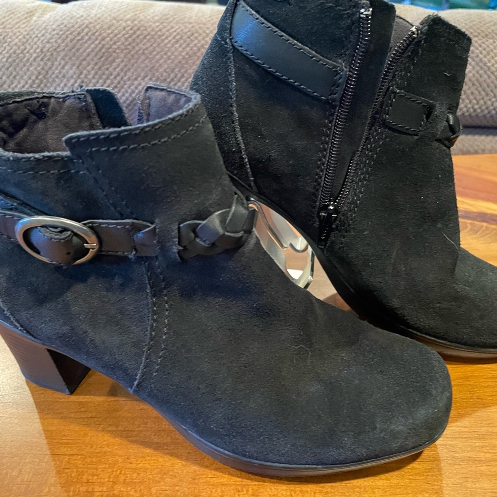 Clarks suede booties